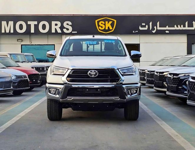 Новый Toyota Hilux VIII Рестайлинг 2, 2.7 л, 2025 в Дубае от SK Motors Белый цвет. Other | AUTO.AE