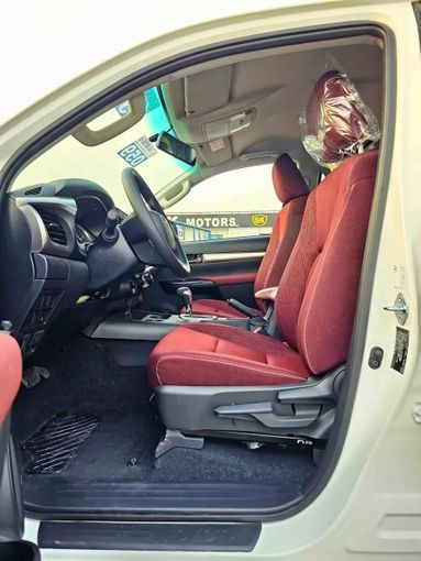 Новый Toyota Hilux VIII Рестайлинг 2, 2.7 л, 2025 в Дубае от SK Motors Белый цвет. Other | AUTO.AE