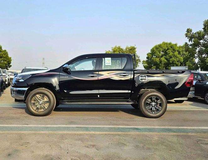 Новый Toyota Hilux VIII Рестайлинг, 2.7 л, 2025 в Дубае от SK Motors Черный цвет. Other | AUTO.AE
