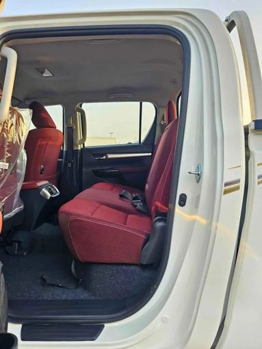 Новый Toyota Hilux VIII Рестайлинг, 2.7 л, 2024 в Дубае от SK Motors Белый цвет. Other | AUTO.AE