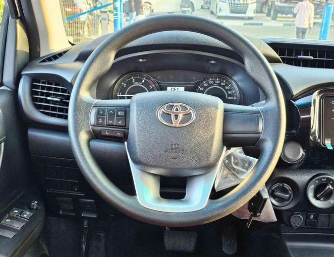 Новый Toyota Hilux VIII Рестайлинг, 2.4 л, 2025 в Дубае от SK Motors Белый цвет. Other | AUTO.AE