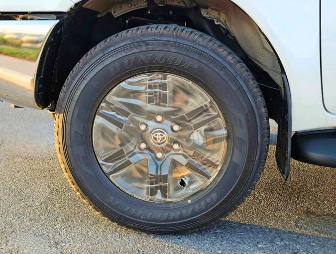 New Toyota Hilux VIII Facelift, 2.7 l, 2025 in Dubai by SK Motors, White color. Other | AUTO.AE