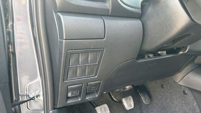Новый Toyota Hilux VIII Рестайлинг 2, 2.8 л, 2025 в Дубае от Falcons GT Motors FZCO Серый цвет. Европейская | AUTO.AE