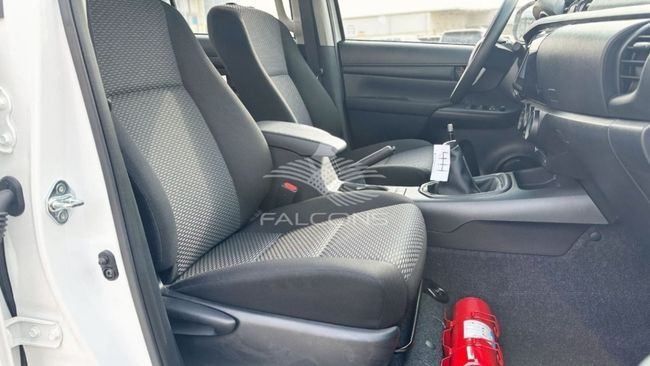 Новый Toyota Hilux VIII Рестайлинг 2, 2.8 л, 2024 в Дубае от Falcons GT Motors FZCO Белый цвет. Европейская | AUTO.AE