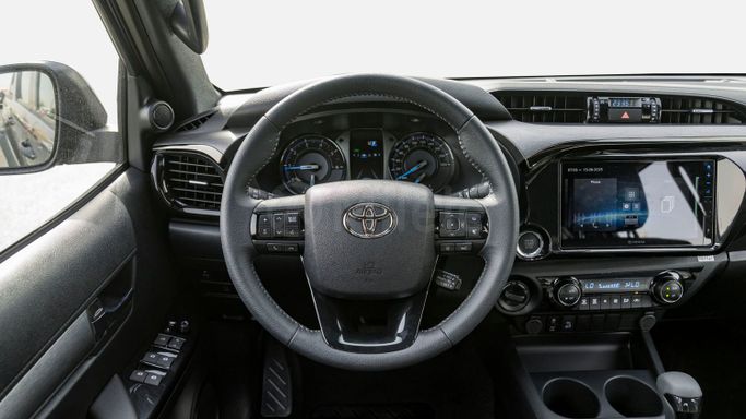 Новый Toyota Hilux VIII Рестайлинг, 2.8 л, 2025 в Дубае от Milele Черный цвет. Other | AUTO.AE