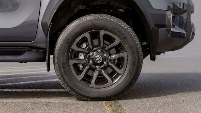 Новый Toyota Hilux VIII Рестайлинг, 2.8 л, 2025 в Дубае от Milele Черный цвет. Other | AUTO.AE
