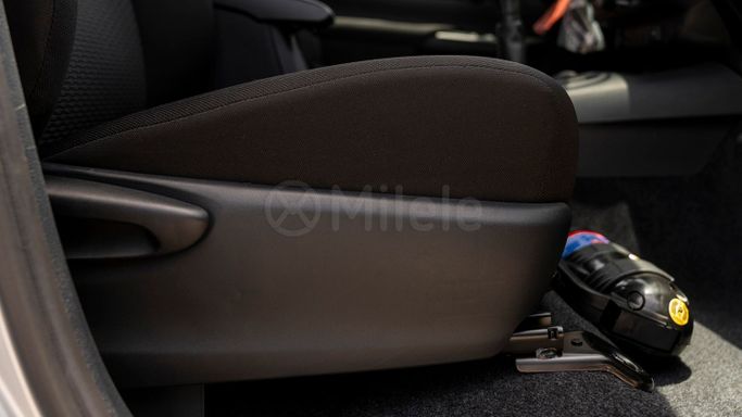 Новый Toyota Hilux VIII Рестайлинг 2, 2.8 л, 2025 в Дубае от Milele Серебристый цвет. Other | AUTO.AE