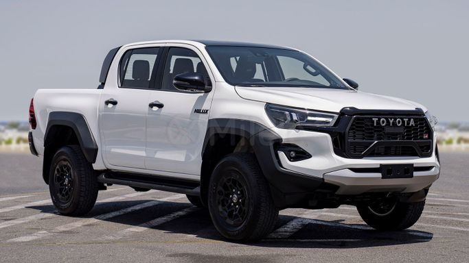 Новый Toyota Hilux VIII Рестайлинг 2, 2.8 л, 2025 в Дубае от Milele Белый цвет. Other | AUTO.AE