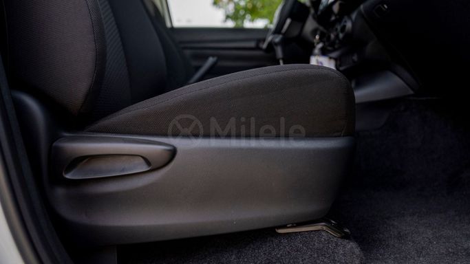 Новый Toyota Hilux VIII Рестайлинг 2, 2.8 л, 2025 в Дубае от Milele Белый цвет. Other | AUTO.AE