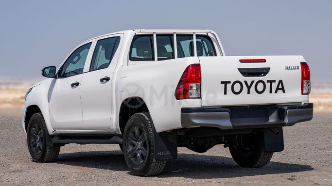 Новый Toyota Hilux VIII Рестайлинг 2, 2.7 л, 2025 в Дубае от Milele Белый цвет. Other | AUTO.AE