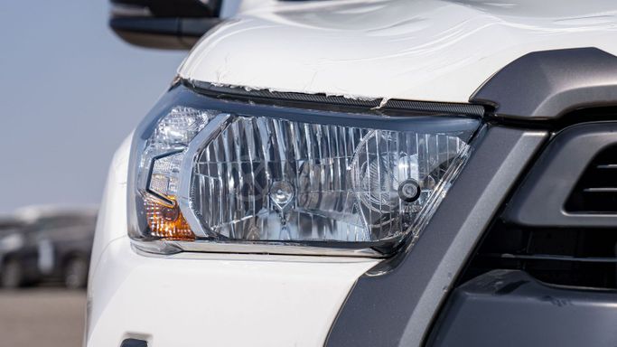 Новый Toyota Hilux VIII Рестайлинг 2, 2.7 л, 2025 в Дубае от Milele Белый цвет. Other | AUTO.AE