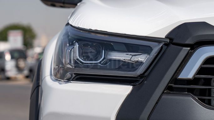 Новый Toyota Hilux VIII Рестайлинг, 4.0 л, 2025 в Дубае от Milele Белый цвет. Other | AUTO.AE