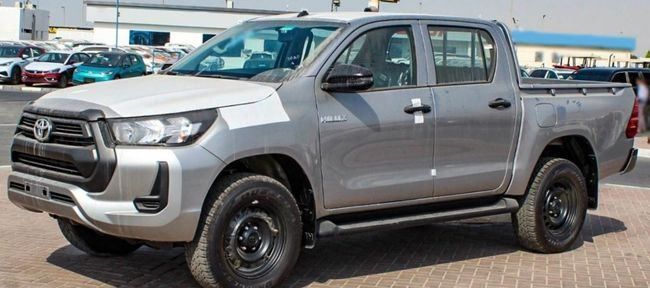 Новый Toyota Hilux VIII Рестайлинг, 2.4 л, 2023 в Дубае от Falcons GT Motors FZCO Серебристый цвет. GCC | AUTO.AE