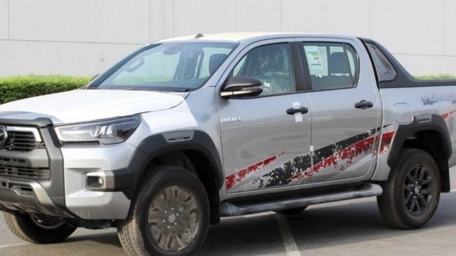 New Toyota Hilux VIII Facelift, 2.4 l, 2023 in Dubai by Falcons GT Motors FZCO, Silver color. GCC Specs | AUTO.AE