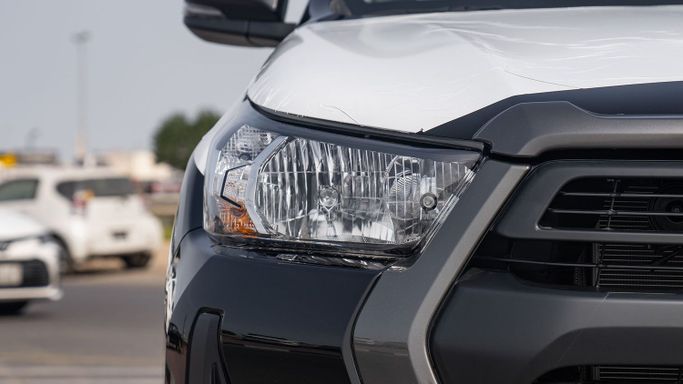 Новый Toyota Hilux VIII Рестайлинг, 2.7 л, 2025 в Дубае от Milele Черный цвет. Other | AUTO.AE