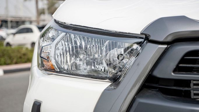جديدة Toyota Hilux VIII تجميل الوجه, 2.4 l, 2025 في في دبي من Milele، اللون أبيض. أخرى | AUTO.AE