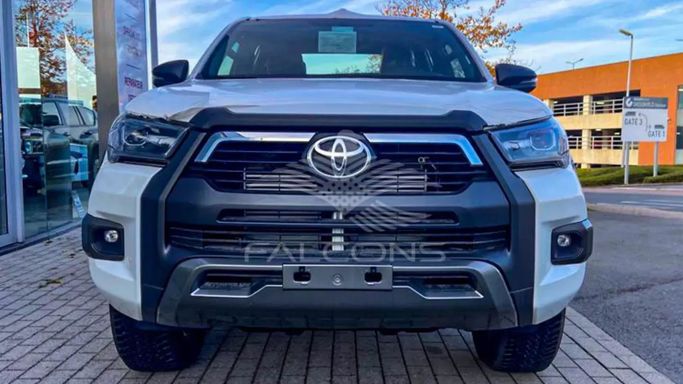 Новый Toyota Hilux VIII Рестайлинг, 2.8 л, 2023 в Дубае от Falcons GT Motors FZCO Белый цвет. Other | AUTO.AE