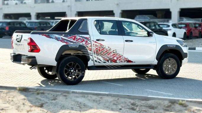 Новый Toyota Hilux VIII Рестайлинг, 4.0 л, 2025 в Дубае от Falcons GT Motors FZCO Белый цвет. Other | AUTO.AE