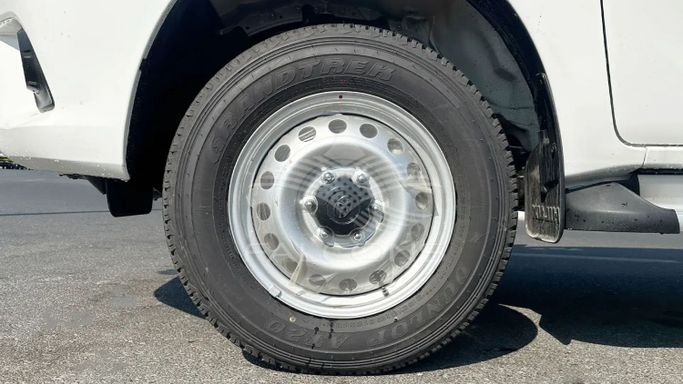 New Toyota Hilux VIII Facelift, 2.7 l, 2025 in Dubai by Falcons GT Motors FZCO, White color. Other | AUTO.AE