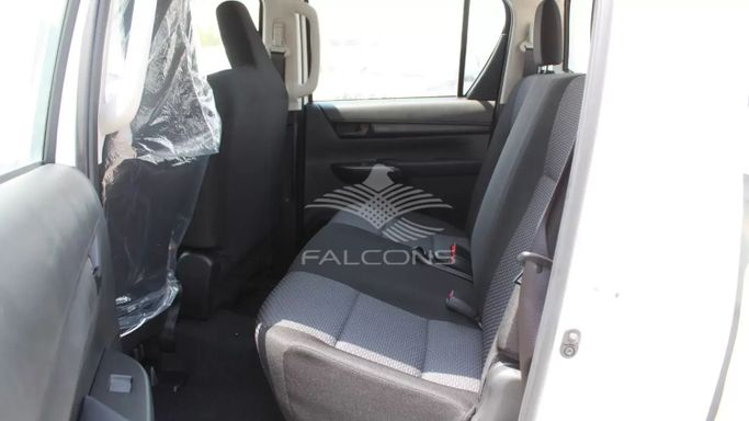 Новый Toyota Hilux VIII Рестайлинг, 2.7 л, 2023 в Дубае от Falcons GT Motors FZCO Белый цвет. Other | AUTO.AE