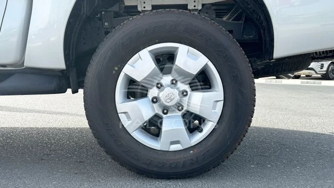 Новый Toyota Hilux VIII Рестайлинг, 2.4 л, 2024 в Дубае от Falcons GT Motors FZCO Белый цвет. Other | AUTO.AE