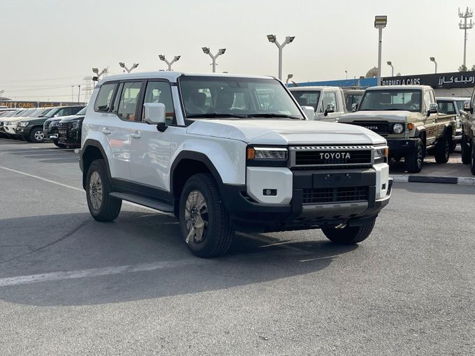 Новый Toyota Land Cruiser Prado 250 Series, 2.8 л, 2025 в Дубае от Bormela Cars Белый цвет.  | AUTO.AE