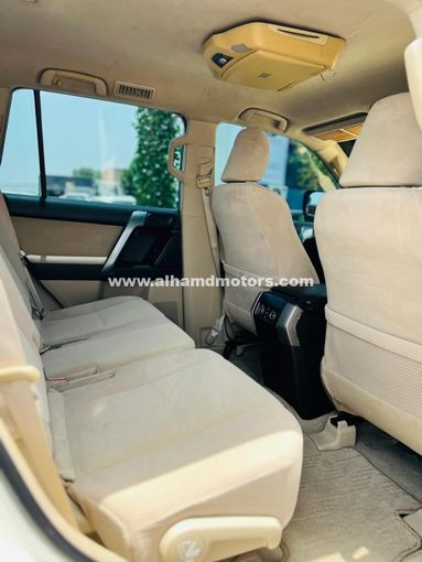 Подержанный Toyota Land Cruiser Prado 150 Series, 2.7 л, 2011 в Дубае от Alhamd Motors Белый цвет. GCC | AUTO.AE