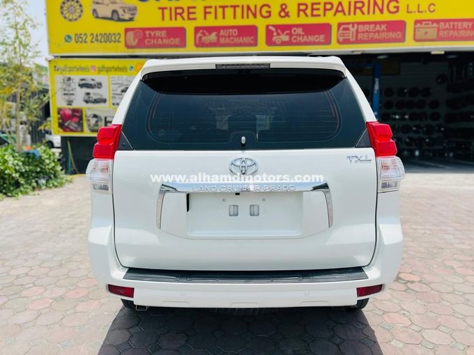 Подержанный Toyota Land Cruiser Prado 150 Series, 2.7 л, 2011 в Дубае от Alhamd Motors Белый цвет. GCC | AUTO.AE