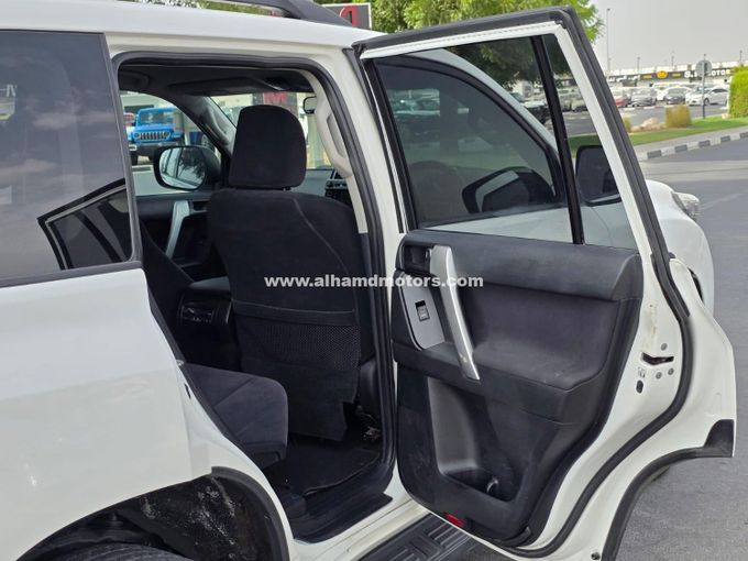 Подержанный Toyota Land Cruiser Prado 150 Series Рестайлинг 1, 2.8 л, 2016 в Дубае от Alhamd Motors Белый цвет. Other | AUTO.AE