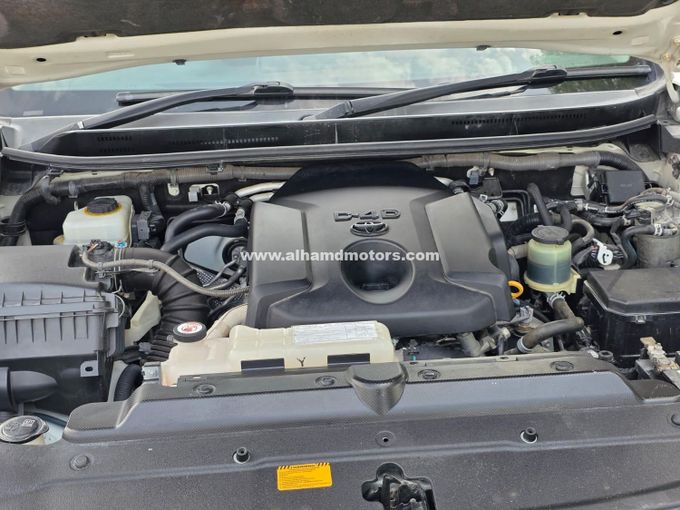 Подержанный Toyota Land Cruiser Prado 150 Series Рестайлинг 1, 2.8 л, 2016 в Дубае от Alhamd Motors Белый цвет. Other | AUTO.AE