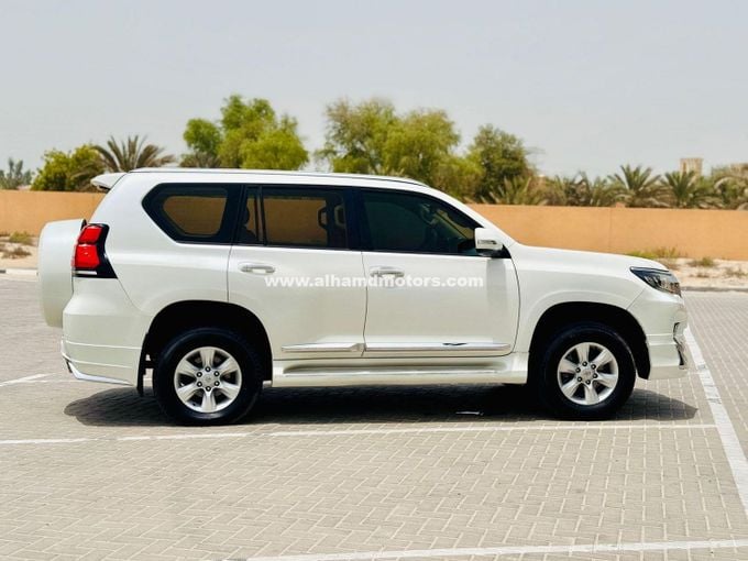 Подержанный Toyota Land Cruiser Prado 150 Series Рестайлинг 1, 2.7 л, 2013 в Дубае от Alhamd Motors Белый цвет. GCC | AUTO.AE