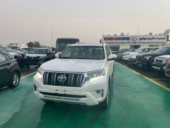 Новый Toyota Land Cruiser Prado 150 Series Рестайлинг 3, 4.0 л, 2023 в Дубае от Mohamed Hakim Motors Белый цвет. Other | AUTO.AE