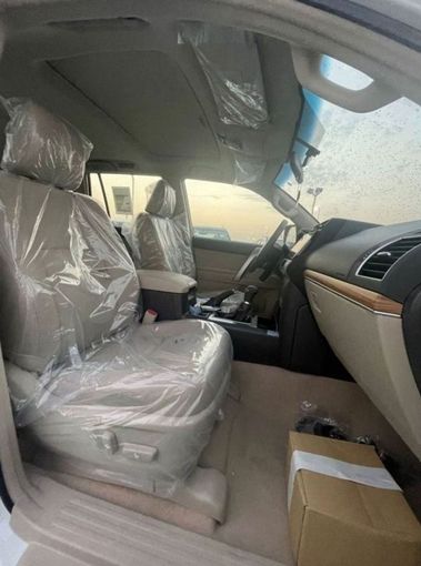 Новый Toyota Land Cruiser Prado 150 Series Рестайлинг 3, 4.0 л, 2023 в Дубае от Mohamed Hakim Motors Белый цвет. Other | AUTO.AE