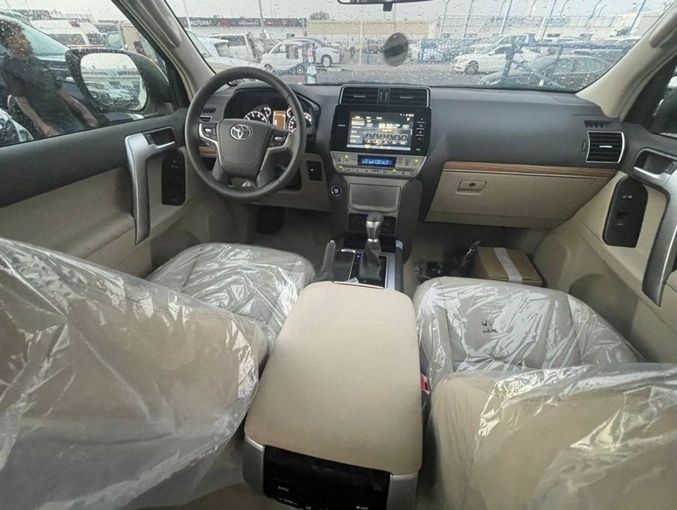 Новый Toyota Land Cruiser Prado 150 Series Рестайлинг 3, 4.0 л, 2023 в Дубае от Mohamed Hakim Motors Белый цвет. Other | AUTO.AE