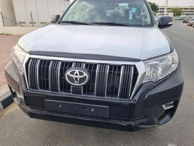 Новый Toyota Land Cruiser Prado 150 Series Рестайлинг 3, 2.8 л, 2023 в Дубае от Mohamed Hakim Motors Черный цвет. GCC | AUTO.AE