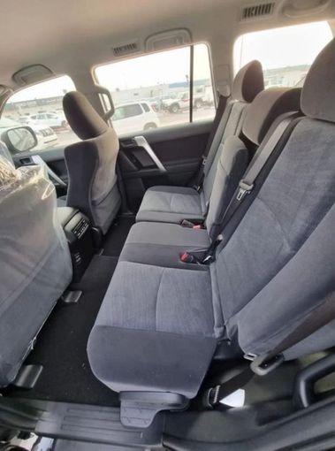 Новый Toyota Land Cruiser Prado 150 Series Рестайлинг 3, 2.8 л, 2023 в Дубае от Mohamed Hakim Motors Черный цвет. GCC | AUTO.AE