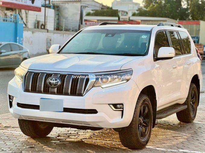 Подержанный Toyota Land Cruiser Prado 150 Series Рестайлинг 2, 2.8 л, 2018 в Дубае от Alhamd Motors Белый цвет. Other | AUTO.AE
