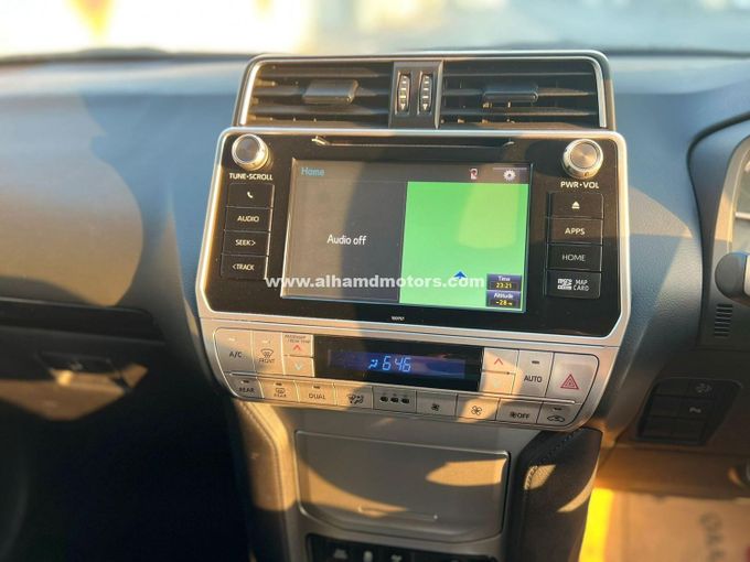 Подержанный Toyota Land Cruiser Prado 150 Series Рестайлинг 2, 2.8 л, 2018 в Дубае от Alhamd Motors Белый цвет. Other | AUTO.AE
