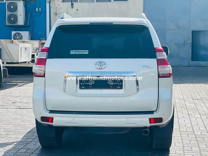 Подержанный Toyota Land Cruiser Prado 150 Series Рестайлинг 1, 2.7 л, 2013 в Дубае от Alhamd Motors Белый цвет. GCC | AUTO.AE