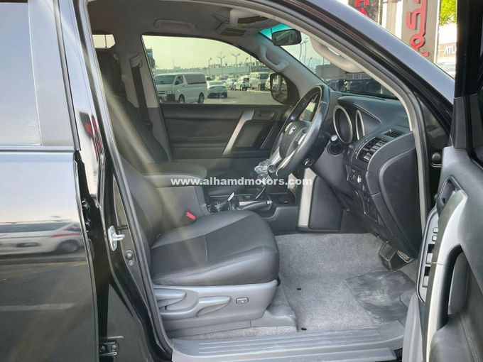 Подержанный Toyota Land Cruiser Prado 150 Series Рестайлинг 1, 3.0 л, 2015 в Дубае от Alhamd Motors Черный цвет. Other | AUTO.AE