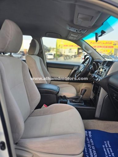 Подержанный Toyota Land Cruiser Prado 150 Series, 2.7 л, 2011 в Дубае от Alhamd Motors Белый цвет. GCC | AUTO.AE