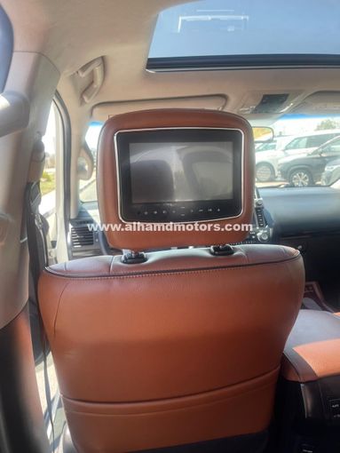 Подержанный Toyota Land Cruiser Prado 150 Series Рестайлинг 1, 2.7 л, 2016 в Дубае от Alhamd Motors Белый цвет. GCC | AUTO.AE