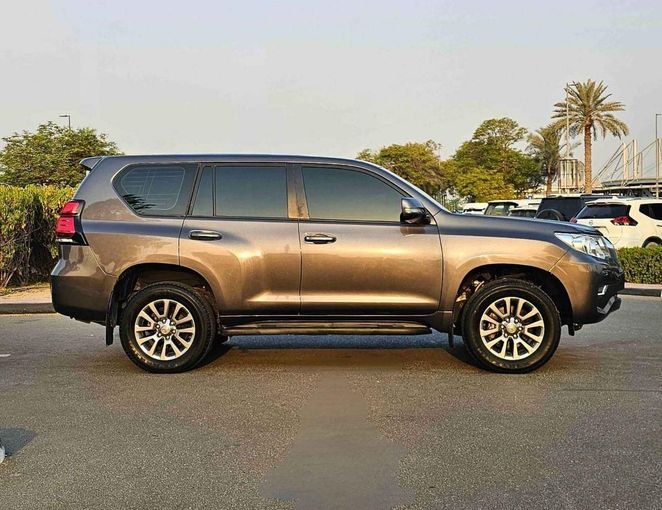 Новый Toyota Land Cruiser Prado 150 Series Рестайлинг 2, 2.7 л, 2018 в Дубае от SK Motors Серый цвет. GCC | AUTO.AE