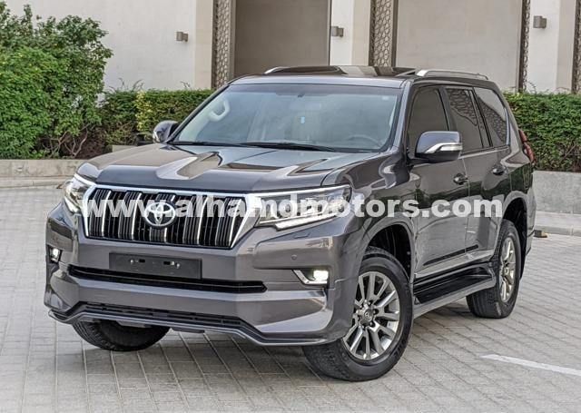 Подержанный Toyota Land Cruiser Prado 150 Series Рестайлинг 2, 4.0 л, 2019 в Дубае от Alhamd Motors Серый цвет. Other | AUTO.AE