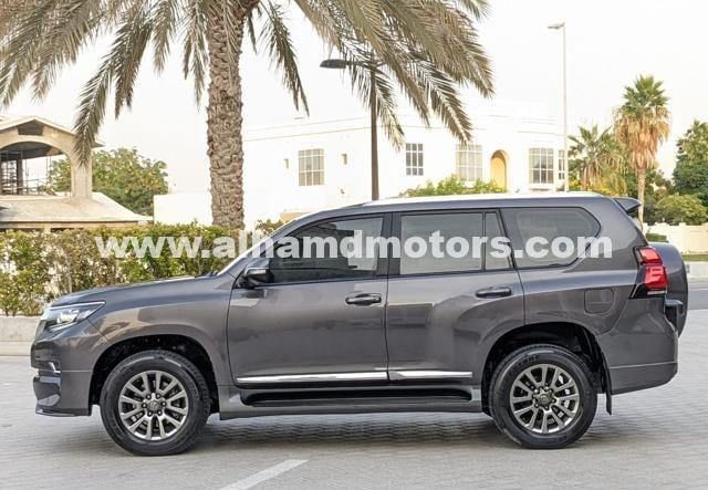 Подержанный Toyota Land Cruiser Prado 150 Series Рестайлинг 2, 4.0 л, 2019 в Дубае от Alhamd Motors Серый цвет. Other | AUTO.AE