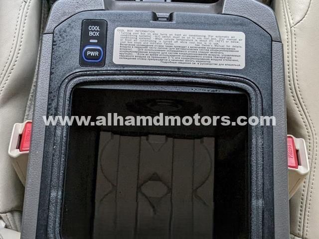 Подержанный Toyota Land Cruiser Prado 150 Series Рестайлинг 2, 4.0 л, 2019 в Дубае от Alhamd Motors Белый цвет. Other | AUTO.AE