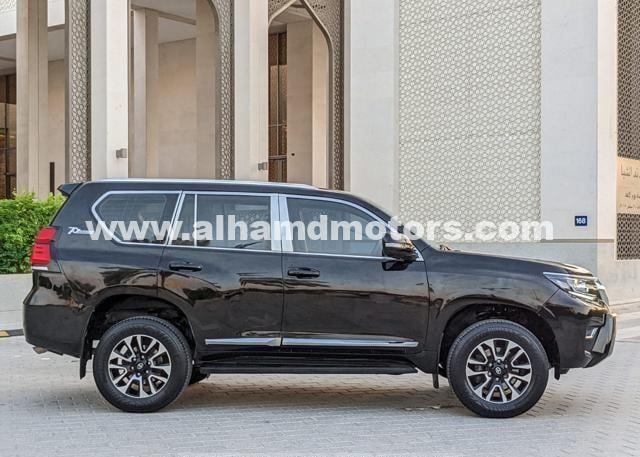 Подержанный Toyota Land Cruiser Prado 150 Series Рестайлинг 2, 2.7 л, 2019 в Дубае от Alhamd Motors Черный цвет. Other | AUTO.AE
