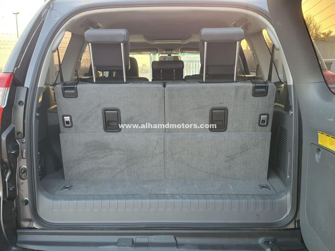 Подержанный Toyota Land Cruiser Prado 150 Series Рестайлинг 1, 3.0 л, 2013 в Дубае от Alhamd Motors Серый цвет. Other | AUTO.AE
