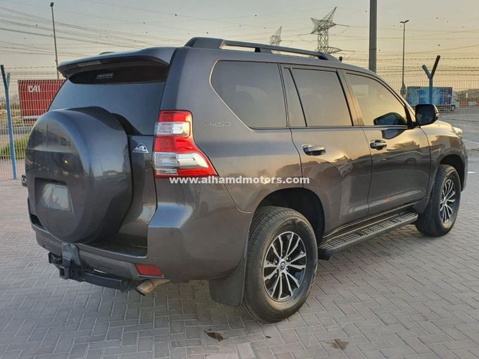 Подержанный Toyota Land Cruiser Prado 150 Series Рестайлинг 1, 3.0 л, 2013 в Дубае от Alhamd Motors Серый цвет. Other | AUTO.AE