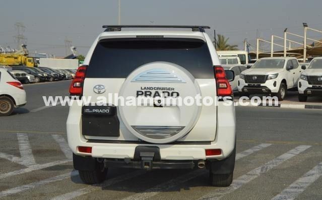 Подержанный Toyota Land Cruiser Prado 150 Series Рестайлинг 3, 2.8 л, 2023 в Дубае от Alhamd Motors Белый цвет. Other | AUTO.AE